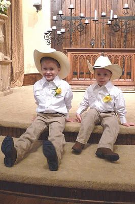 cute Western Ring Bearer Outfit, Alternative Engagement Rings Vintage, Ring Bearer Outfits, Flower Engagement Ring Set, Invite Ideas, Bearer Outfit, Bee Ring, Gold Flower Ring, Ring Bearer Outfit