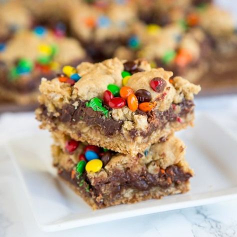 Dessert Recipes Archives - Dinners, Dishes, and Desserts Chewy Oatmeal Bars, Brown Sugar Oatmeal Cookies, Chocolate Oat Bars, Oatmeal Fudge Bars, Chocolate Oatmeal Bars, Monster Cookie Bars, Magic Cookie Bars, Cookie Base, Fudge Bars