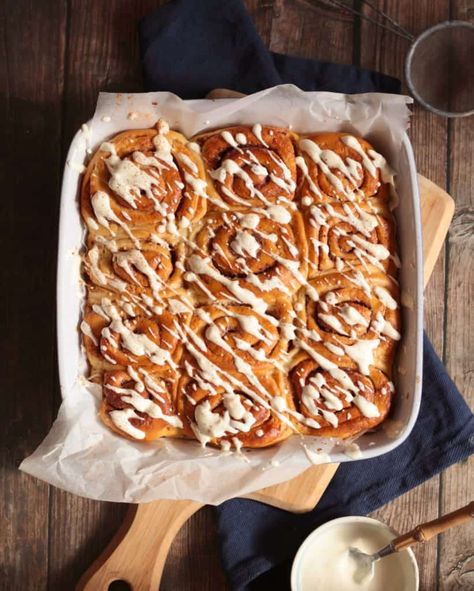 How to make homemade Cinnamon Scrolls from Scratch Cinnamon Scrolls Easy, Scroll Recipe, Sweet Rolls Recipe, Scrolls Recipe, Filled Bread, Cinnamon Scrolls, Rolls From Scratch, Cinnamon Rolls From Scratch, Sweet Roll Recipe