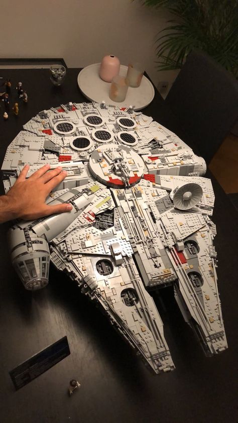 2017 UCS Millenium falcon (no banana for scale tho, just hand) Lego Millenium Falcon, Lego Space Station, Millennium Falcon Lego, Millennium Falcon Model, Best Lego Sets, Lego Village, Lego Starwars, Lego Ship, Millenium Falcon