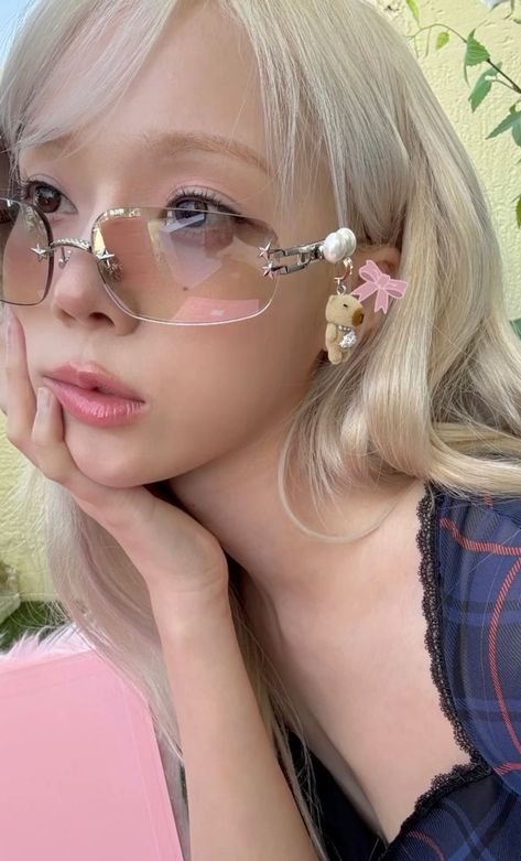 Korean Sunglasses, Glasses Outfit, Gentle Monster Sunglasses, Ethereal Jewelry, Korean Accessories, Sweet Jewelry, Cute Glasses, Stylish Glasses, Gentle Monster