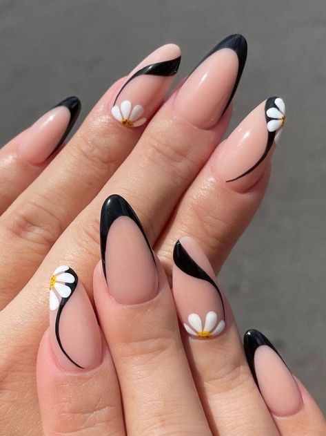 Bumble Bee Nails, Birthday Nail Designs, Bee Nails, Pink Nail Art Designs, Simple Spring Nails, Long Nail Art, Chrome Nails Designs, Nude Nail Designs, Long Nail Designs