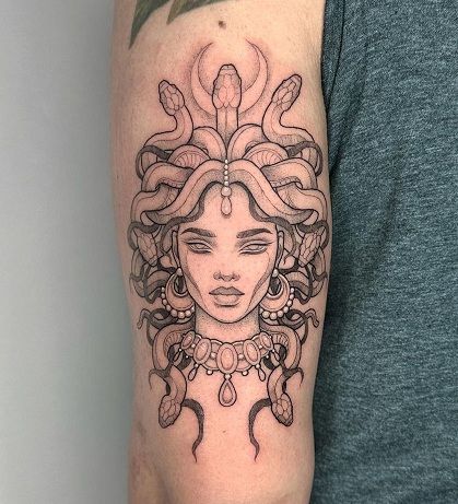 Medusa Tattoos Tattoo Under Breast, Fierce Tattoo, Medusa Tattoo Design, Tattoos For Women Half Sleeve, Upper Arm Tattoos, Tattoos For Black Skin, Medusa Tattoo, Pretty Tattoos For Women, Tattoo Style Drawings