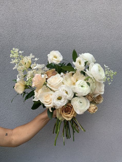 Butterfly hyndrangea, toffee roses and soft white ranunculus by @rosehipsocial White And Tan Bridal Bouquet, White And Toffee Rose Bouquet, Toffee Roses Wedding, Earth Tone Bouquet, Toffee Rose, Toffee Roses, Summer Bridal Bouquet, Beige Roses, White Rose Wedding Bouquet