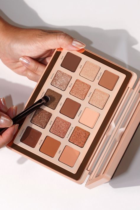 Natasha Denona I Need a Warm Palette Natasha Denona I Need A Warm Palette, Natasha Denona Palette, Warm Eyeshadow Palette, Chocolate Eyeshadow Palette, Natasha Denona Eyeshadow, Warm Eyeshadow, Natural Eyeshadow Palette, Huda Beauty Lip, Natural Everyday Makeup