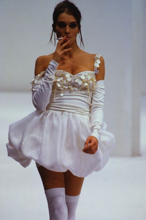 Dolce & Gabbana, 1991 Runway Aesthetic, Dolce And Gabbana Runway, 90s Runway Fashion, Runway Fashion Couture, 1990's Fashion, Little White Dresses, Couture Fashion, 90s Fashion, Pretty Dresses