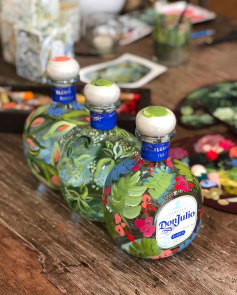 Spanish Talavera Wedding, Painted Patron Bottles, Tequila Birthday Gift Ideas, Painting Alcohol Bottles, Modern Mexican Wedding Ideas, Painted Tequila Bottle, Tequila Bottles Decoration, Painted Alcohol Bottles, Painted Liquor Bottles