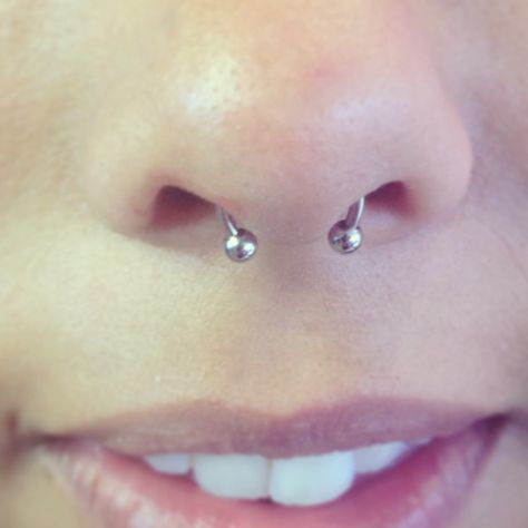 Septum piercing Tiny Septum Ring, Small Septum Piercing, Small Septum, Vertical Labret, Septum Piercing Jewelry, Bull Ring, Septum Piercings, Piercing Septum, Face Piercings