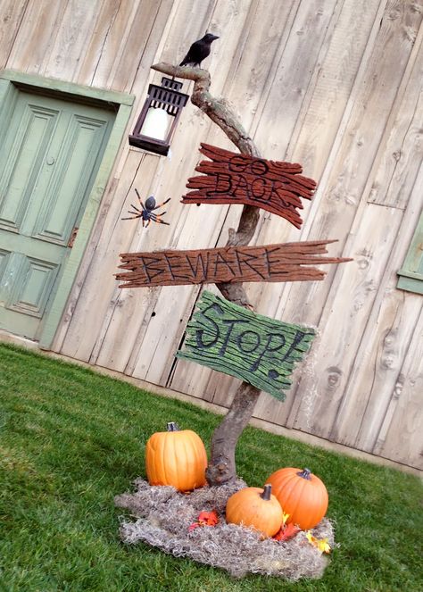 Whimsy scart sign Witch Bathroom, Scary Halloween Decorations Outdoor Diy, Halloween Outdoors, Halloween Signs Diy, Decorating Halloween, Chic Halloween Decor, Halloween Decorating Ideas, Halloween Decorations To Make, Scary Halloween Decorations Outdoor