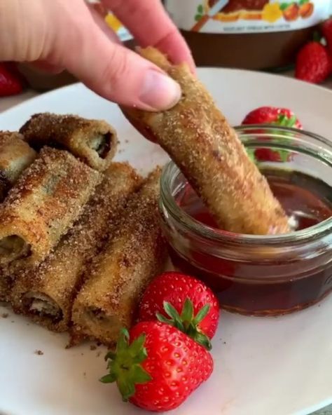 Nutella French Toast Roll Ups, Toast Roll Ups, Wallpaper Food, French Toast Roll Ups, Nutella French Toast, Nutella Recipes, Easy Baking Recipes Desserts, Tasty Baking, Sweet Snacks Recipes