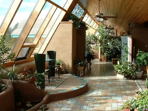 Black Forest passive solar house. Hallway is a sunroom/greenhouse! Earthship Home, Sunroom Designs, Natural Homes, Eco Architecture, Greenhouse Plans, Cob House, Solar House, Earth Homes, Passive House