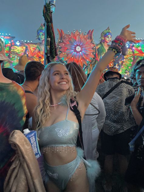 Edc Mexico Outfits, Edc Festival Aesthetic, Rave Pictures Ideas, Rave Poses Instagram, Coachella Poses, Edc Picture Ideas, Festival Poses Ideas, Rave Instagram Pictures, Beyond Wonderland Outfit Rave