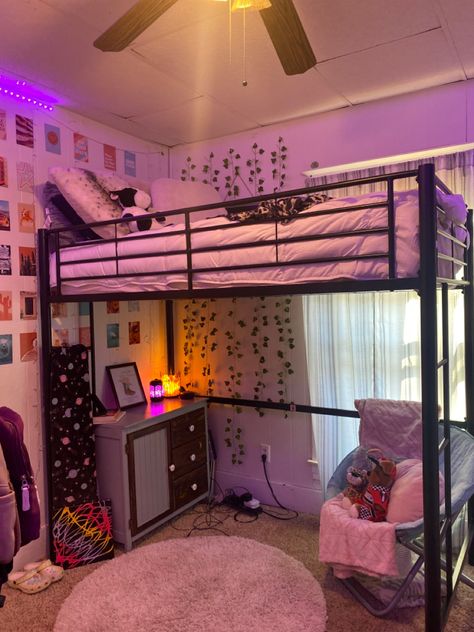 Cute Loft Bed, Bunk Bed Rooms Decor Aesthetic, Bunk Bed Decor, Bunk Beds Small Room, Bunk Bed Rooms, Kids Bedroom Ideas, Loft Style Bedroom, Bunk Bed With Desk, Chill Room