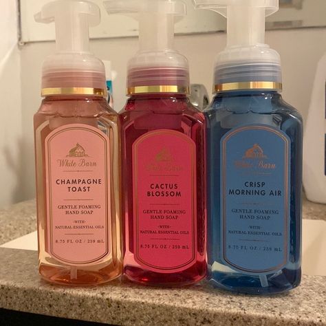 Bath and body works hand soaps Bath And Body Work Hand Soap, Hand Soap Bath And Body Works, Hand Soap Aesthetic, Bath And Body Works Hand Sanitizer, Bath And Body Works Soap, Future Bathroom, Foaming Hand Wash, Washing Soap, Bath N Body Works