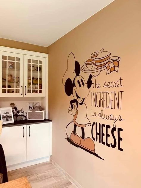 Cartoon Wall Painting Ideas, Disney House Ideas, Cartoon Wall Painting, Simple Wall Paintings, Mickey Mouse Kitchen, Disney Bedrooms, Wall Art Tutorial, Disney Furniture, Creative Wall Painting