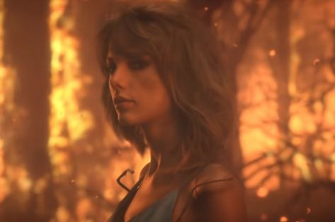 Taylor Swift Outfits Music Videos, Taylor Swift Music Videos, Taylor Swift Song, Taylor Songs, Taylor Swift Music, Taylor Swift Funny, Out Of The Woods, Taylor Swift Outfits, Taylor Swift 1989