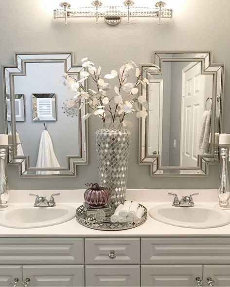 Glam bath Glam Bathroom, Guest Bathroom Decor, Restroom Decor, Bathroom Decorating, Bathroom Countertops, Dream Bathrooms, Elegant Bathroom, Bath Remodel, Ideas Bathroom