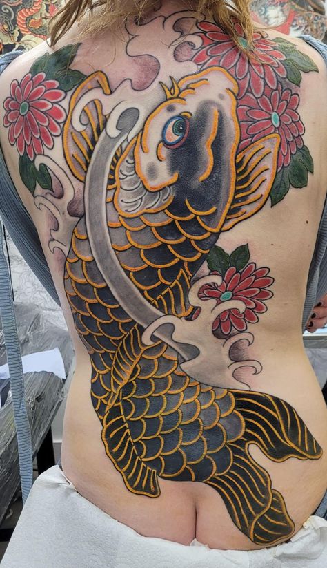 Yellow Koi Fish Tattoo, Traditional Tattoos Backpiece, Koi Irezumi, Dragon Irezumi, Backpiece Tattoo, Dragon Fish, Koi Fish Tattoo, Irezumi Tattoos, Japanese Koi