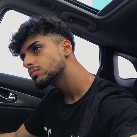 Hairstyles According To Face Shape, Hairstyle According To Face Shape, Male Hairstyle, Men Haircut Curly Hair, Handsome Arab Men, Dark Skin Men, Face Shape Hairstyles, Square Face Shape, Boys With Curly Hair