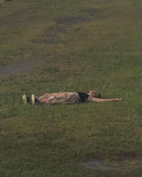 Pondering Aesthetic, Laying On The Floor Aesthetic, Waiting Aesthetic, Comfortable Aesthetic, Fotografi Vintage, Aesthetic Inspiration, + Core + Aesthetic, On The Ground, Nature Aesthetic