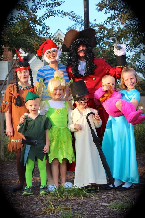 Peter Pan Group Costume Ideas, Disfraz Peter Pan, Peter Pan Kostüm, Peter Pan Halloween Costumes, Peter Pan Costume Kids, Peter Pan Halloween, Diy Group Halloween Costumes, Potter Family, Peter Pan Costumes