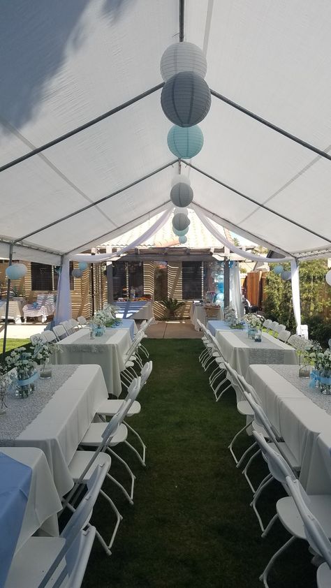 Outdoor Tent Graduation Party, Tent In Backyard For Party, Backyard Patio Dinner Party, Decorating Backyard For Party, Outdoor Tent Decorations Backyards, Outside Baby Shower Ideas For Boys, Small Tent Party Ideas Backyards, Backyard All White Party Ideas, White Theme Graduation Party