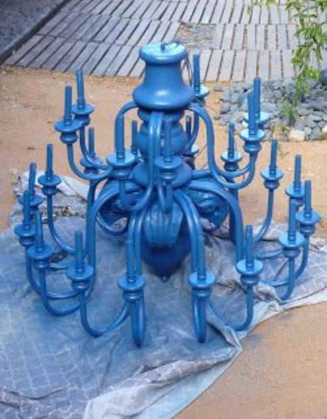 Diy Chandelier Makeover, Chandelier Makeover, Old Chandelier, Chandelier Farmhouse, Blue Chandelier, Diy Light Fixtures, Diy Dining Room, Girls Rooms, Diy Chandelier