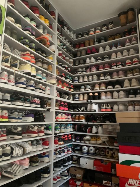 Huge Shoe Collection, Big Shoe Closet, Big Shoe Collection, Big Closet Aesthetic, Scream Clothes, Room Wardrobe Design, Dr Belongings, Sneaker Closet, Shoe Room