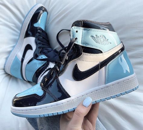 Sneaker Pics on Twitter: "Blue Chill 1's Shop here: https://t.co/o4rZgl73m1… " Jordan 1 Retro High Unc Patent, Sepatu Platform, Custom Air Jordan 1, Blue Chill, Dr Shoes, Jordan Shoes Girls, Smink Inspiration, All Nike Shoes, Nike Air Shoes