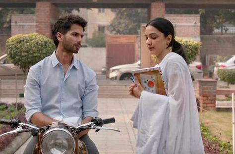 Kabir Singh Formal Look, How To Dress Well, Most Romantic Quotes, Kabir Singh, 90s Bollywood Aesthetic, Dressing Tips, Formal Look, Dressing Well, Shahid Kapoor