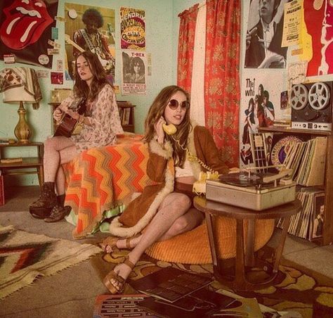 70s Bedroom Aesthetic, 70s Room Decor, 1970s Bedroom, 60s Bedroom, 70s Bedroom, 70s Room, Hippie Bedroom, 70s Interior, 70s Home