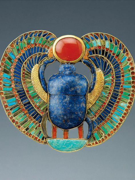 Ancient Civilisations, Egyptian Bracelet, Starověký Egypt, Ancient Egyptian Jewelry, Egyptian Scarab, Ancient Egypt Art, Egyptian Style, Scarab Beetle, Long Pearl Necklaces