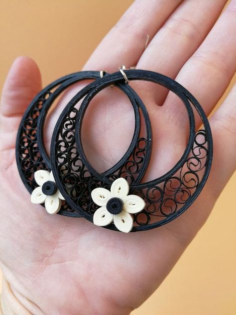 Quilling Flower Designs, Earrings Paper, Paper Quilling Earrings, Paper Quilling For Beginners, Paper Quilling Flowers, Paper Quilling Cards, Paper Quilling Jewelry, Quilling Work, Art Quilling