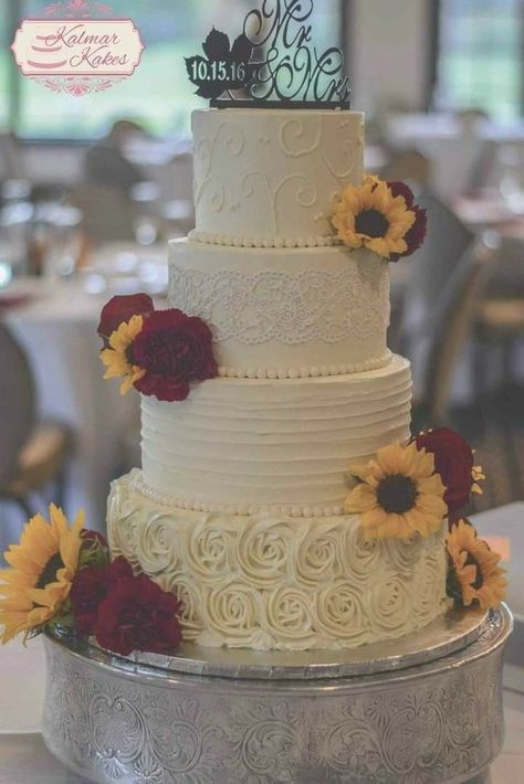 Cakes With Sunflowers, Sunflowers And Red Roses, Beach Cake Topper, Vintage Pasta, Sunflower Wedding Cake, Beach Wedding Cake Toppers, Lace Ideas, Sunflowers And Roses, Big Wedding Cakes