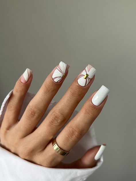 Married Nails, Trends Summer 2024, Nail Designs Trends, Nail Art Printer, Sunflower Nails, Minimalist Nail Art, Fancy Nails Designs, New Nail Designs, New Nail