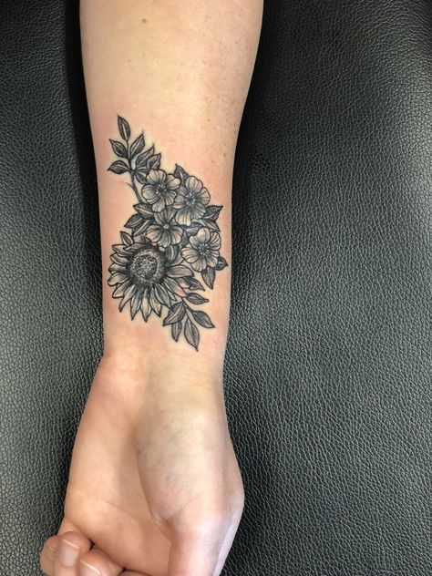 Floral tattoo 🌸 Coverup Floral Tattoo, Small Cover Up Tattoos For Women Wrist, Women’s Tattoo Coverup, Simple Flower Cover Up Tattoo, Floral Tattoo Coverup Cover Up, Tattoo Cover Up Floral, Cover Up Tattoos Words, Medium Tattoo Cover Up Ideas, Tattoo Ideas Wrist Coverup