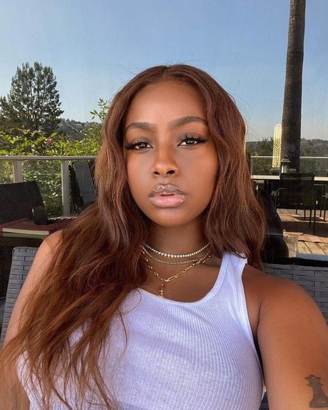 Justine Skye on Instagram: “Umm if you ain’t talking about INTRUDED, what you talkin bout? 🤨” Cinnamon Hair, Wine Hair, Honey Brown Hair, Red Hair Inspo, Justine Skye, Brown Hair Dye, Ginger Hair Color, Dyed Natural Hair, Hair Dye Colors