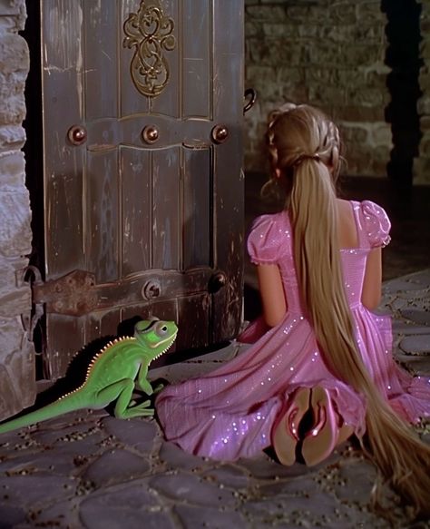 Rapunzel In Real Life, Blonde Hair Characters, Original Disney Princesses, Real Life Rapunzel, Disney Live Action Movies, Cute Disney Pictures, Princess Rapunzel, Retro Horror, Disney Live Action