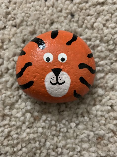 Animal Stone Painting, Monkey Rock Painting, Rock Painting Animals Easy, Stone Painting Animals, Animal Rock Painting Ideas, Simple Rock Painting Ideas, Rock Painting Animals, Monkey Crafts, Garden Rock Art