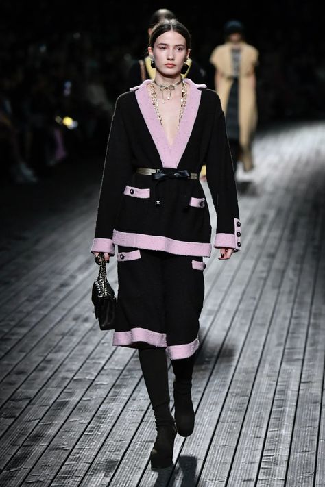 Chanel Fall 2024 Ready-to-Wear Runway, Fashion Show & Collection Review [PHOTOS] Fall Ready To Wear, Paris Fashion Week Chanel, Aw 2024, Coco Chanel Fashion, Chanel Fashion Show, Chanel Runway, Group 3, Chanel Couture, Show Collection