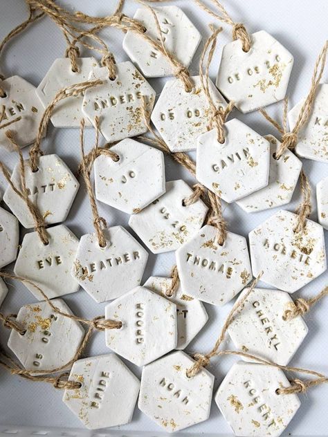 Wedding Party Table Decor, Clay Tags, Clay Gift Tags, Diy Stencils, Bee Wedding, Gold Wedding Favors, Party Table Decor, Keepsake Wedding, Card Table Wedding