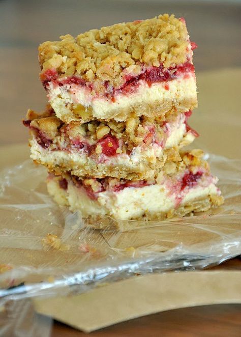 January Desserts, Cranberry Cheesecake Bars, Streusel Bars, Cranberry Dessert, Cranberry Cheesecake, Cranberry Pie, Thanksgiving Leftover Recipes, Leftover Cranberry Sauce, Cranberry Sauce Recipe