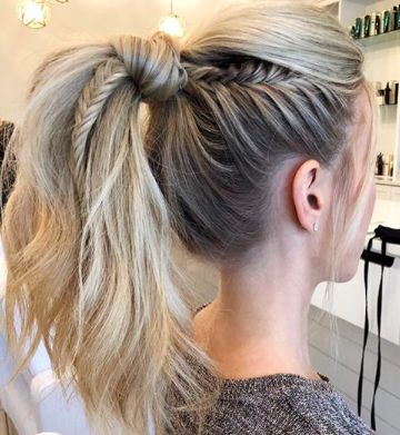 High Pony + Fishtail Braid Curly Hair Inspo Hairstyles, Flower Bun Hairstyle, Hair Inspo Hairstyles, Trendy Bun, Inspo Hairstyles, Curly Hair Inspo, Easy Trendy Hairstyles, Flower Bun, Pony Hairstyles