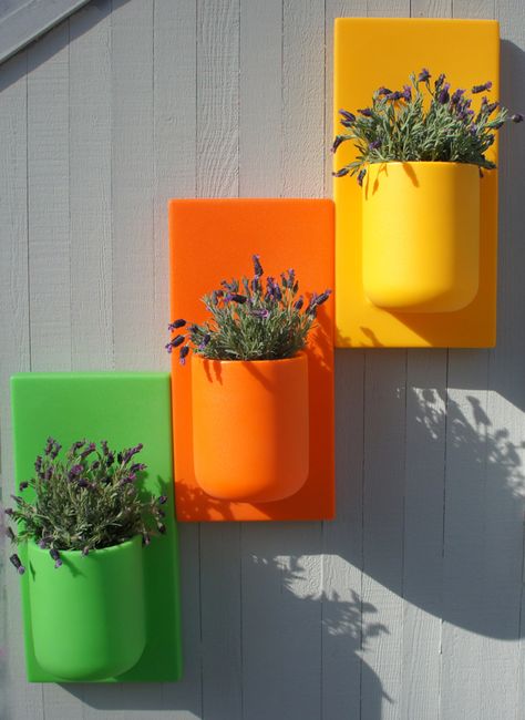 Wall Pots, Hanging Wall Planters, Vertical Garden Design, Colorful Planters, نباتات منزلية, Upcycle Garden, Flower Pot Design, Vertical Garden Wall, Vertical Planter