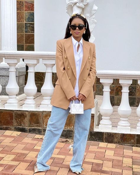 Zoe Msutwana, Dad Jeans Outfit Women, Dad Jeans Outfit, Jeans Blazer Outfit, Cute Professional Outfits, Blazer Outfits Casual, Blazer Outfits For Women, Jeans Outfit Women, Blazer White