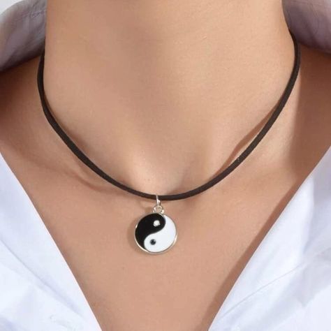 Crow Ideas, Ying Yang Necklace, Mens Accessories Necklace, Yin Yang Necklace, Yin And Yang, Ying Yang, Necklace Black, Just Girly Things, Pretty Jewellery