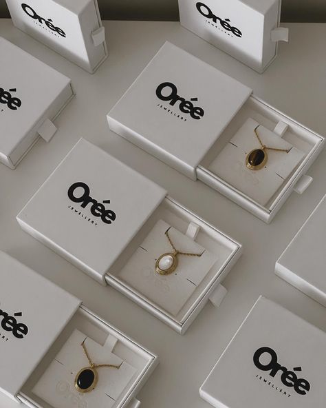 Customized Orée Packaging🎁 Each jewellery piece comes in one of our customized Orée boxes✨ shop www.oreejewellery.com #OréeJewellery #OréeNecklaces Luxury Jewellery Packaging, Accessories Packaging Ideas, Necklace Packaging Ideas, Jewellery Packaging Design, Jewellery Packaging Ideas, Jewellery Brochure, Jewellery Box Packaging, Jewellery Box Design, Jewelry Packaging Ideas