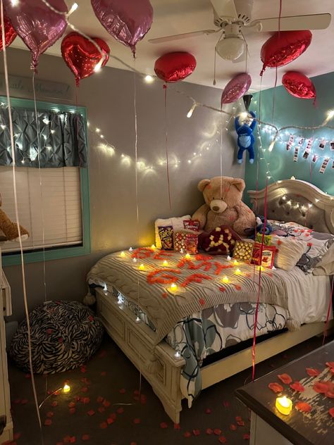 Proposal Bedroom Ideas, Ask Out Ideas Girlfriends, Girlfriend Room Surprise, Ask Out Boyfriend Ideas, Will You Be My Gf Room Decor, Girlfriend Proposal Ideas Room, Will You Be My Girlfriend Halloween, Ideas For Asking A Girl To Be Girlfriend, Asking Gf Out Ideas