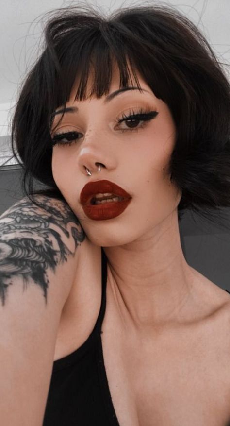 Makeup Casual Witch Makeup, Office Goth Makeup, Classy Goth Makeup, Alternative Wedding Makeup, Glam Goth Outfits, Corporate Goth Makeup, Subtle Goth Makeup, Soft Goth Makeup, Soft Gothic Makeup