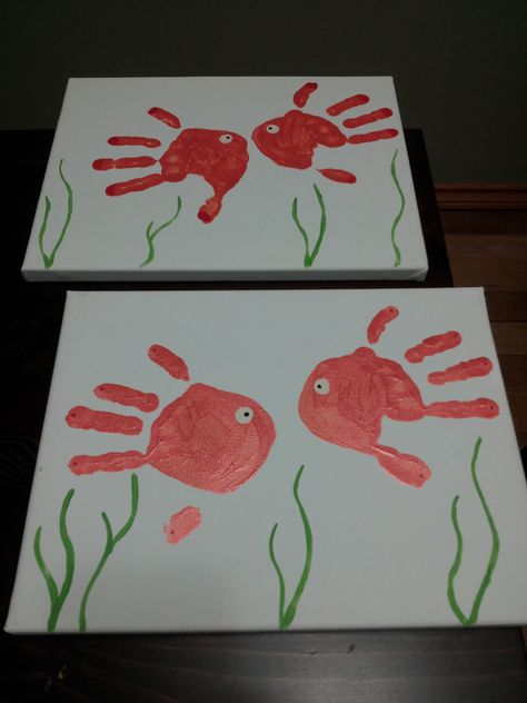 Hand Print Fish Craft, Hand Printing Activity For Kids, Hand Paint Crafts For Kids, Fish Handprint Craft, Fish Handprint Art, Hand Print Activity, Hand Print Fish, Handprint Fish, Fish Handprint